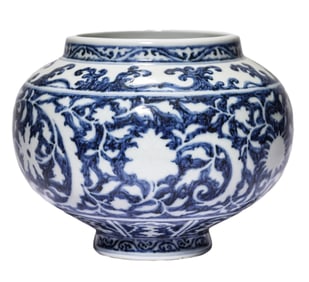 A BLUE AND WHITE 'INTERLOCKING LOTUS' JAR