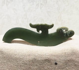 A JADE 'DRAGON' PENDANT