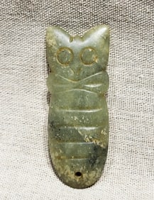 A HONGSHAN JADE 'CICADA' PENDANT