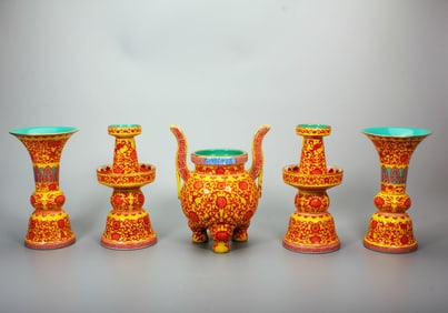 A SET OF FAMILLE ROSE VASE