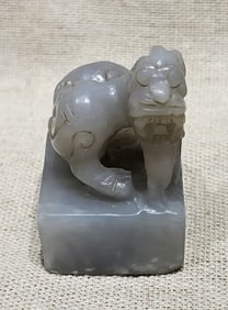 A JADE BEAST-SHAPED SEAL