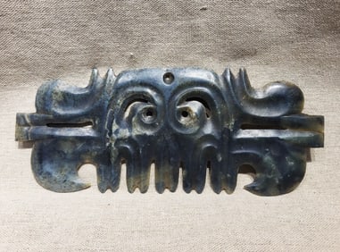 A JADE 'HOOK-CLOUD' PENDANT
