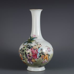A FAMILLE ROSE 'PLAYING CHILDREN' VASE