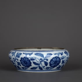 BLUE AND WHITE 'BOUND LOTUS' SEAL-PASTE BOX