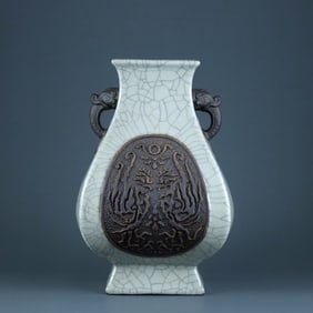 GE-TYPE GLAZE CARVED 'PHOENIXES' TWO-HANDLED VASE