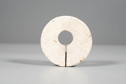 AN ARCHAIC JADE JUE