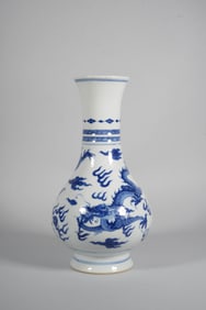 A BLUE AND WHITE 'DOUBLE DRAGONS' VASE
