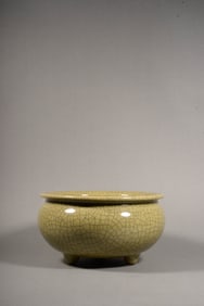 A GE-TYPE GLAZED TRIPOD CENSER