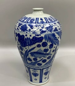 A BLUE AND WHITE 'FISH AND PLANTS' MEIPING