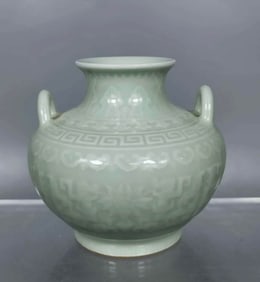 A CELADON-GLAZED INCISED VASE