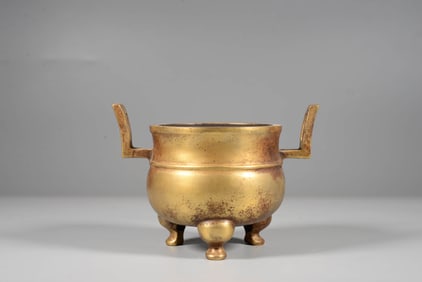 A GILT-BRONZE DOUBLE-HANDLE TRIPOD CENSER
