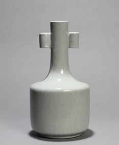 A GE GLAZDE VASE