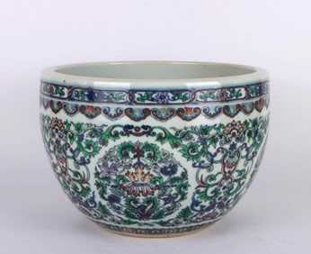 A DOUCAI JAR