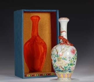 A FAMILLE-ROSE 'DRAGON'VASE