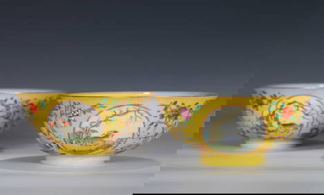 A PAIR OF YELLOW GROUND FAMILLE-ROSE BOWL (1 of 7)