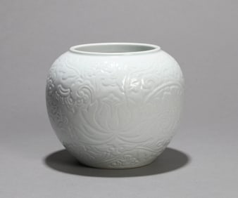 A WHITE-GLAZED 'FLORAL' WASHER