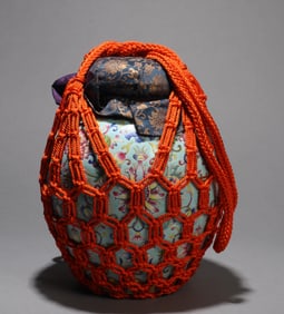 A FAMILLE-ROSE 'FLORAL' COVERED JAR