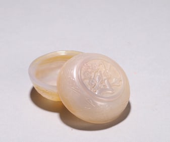 A AGATE PLUM BLOSSOM BOX