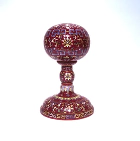A RED-GROUND FAMILLE-ROSE 'FLORAL' HAT RACK