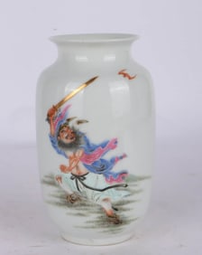 A FALANGCAI 'FIGURE' VASE