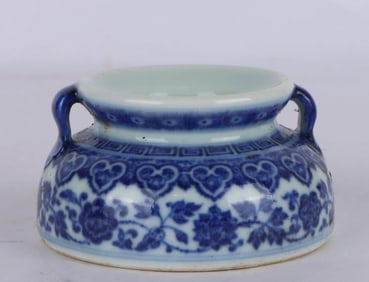 A BLUE AND WHITE 'FLORAL AND RUYI' JAR