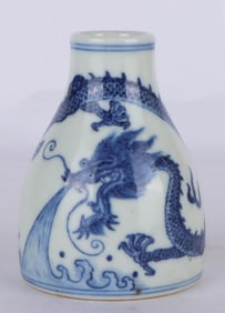 A SMALL BLUE AND WHITE 'DRAGON'VASE