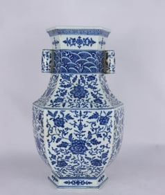 A BLUE AND WHITE'FLORAL' VASE