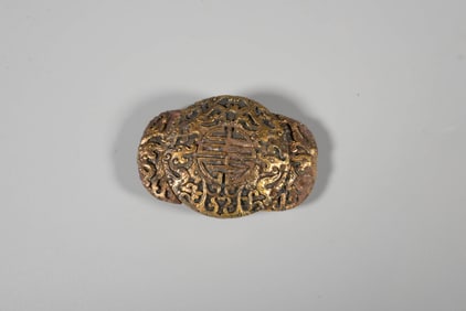 A GILT-BRONZE ' SHOU' BELT BUCKLE