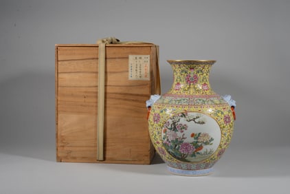 A YELLOW-GROUND FAMILLE ROSE MEDALLION 'ROSETTES AND FLOWERS' VASE