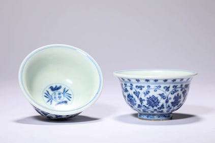 A BLUE AND WHITE 'INTERLOCKING LOTUS' SMALL BOWL