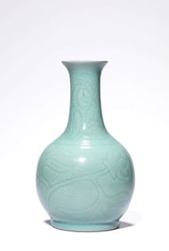 A RU-TYPE 'INCISED FLORAL' VASE