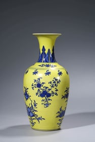 A YELLOW-GROUND BLUE AND WHITE VASE
