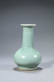 A LONGQUAN-TYPE VASE