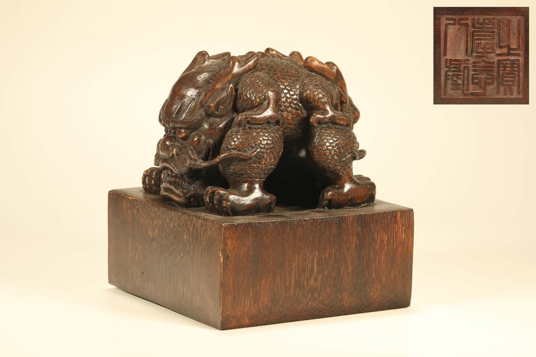 AN EAGLEWOOD 'TWIN-DRAGON KNOB' SEAL (1 of 6)