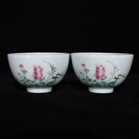 A PAIR OF ENAMEL 'FLORAL' BOWL