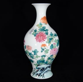 AN ENAMEL 'CHRYSANTHEMUMS' OLIVE-SHAPED VASE