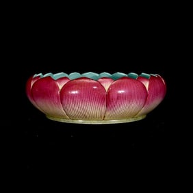 AN ENAMEL 'LOTUS' WASHER