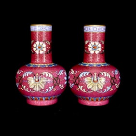 A PAIR OF RUBY-RED ENAMEL WITH HONEYCOMB 'INTERLOCKING FLOWERS' GLOBULAR VASE