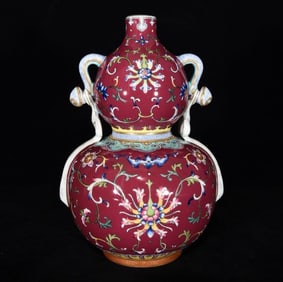 A RUBY-RED ENAMEL 'INTERLOCKING FLOWERS' GOURD-SHAPED VASE