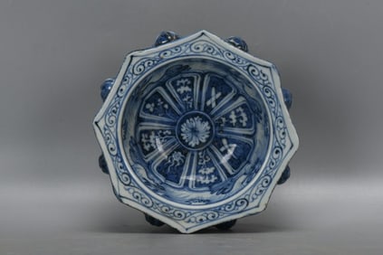 A BLUE AND WHITE 'BABAO' WASHER