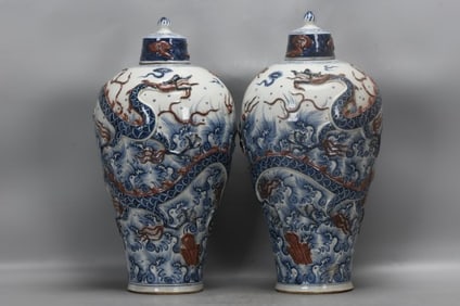 A BLUE AND WHITE WITH COPPER-RED 'TWO DRAGONS' MEIPING