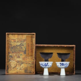 A PAIR OF BLUE AND WHITE 'DRAGON' STEM CUPS