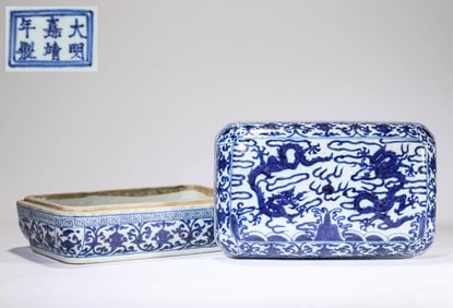 A BLUE AND WHITE 'TWO DRAGONS PLAYING WITH PEARL' COVERED BOX