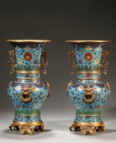 A PAIR OF CLOISONNé ENAMEL 'INTERLOCKING LOTUS' BEAKER VASES