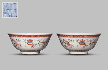 A PAIR OF FAMILLE-ROSE 'BABAO' BOWLS