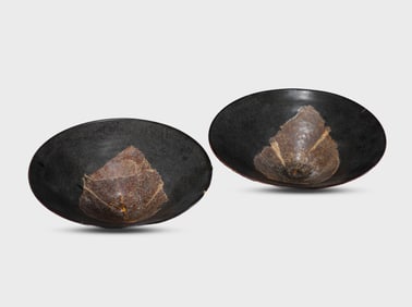 A PAIR OF JIZHOU-TYPE BLACK-GLAZED 'LEAF' BOWLS