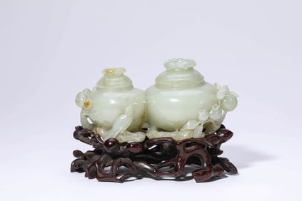 A JADE CARVED 'AUSPICIOUS SYMBOLS' COVERED JAR