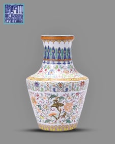 A FAMILLE-ROSE 'INTERLOCKING FLOWERS'  VASE