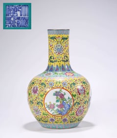 A FAMILLE-ROSE 'FLORAL' GLOBULAR VASE