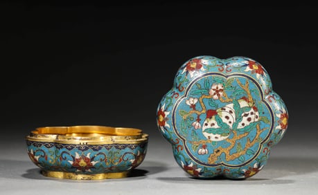 A CLOISONNé ENAMEL 'INTERLOCKING LOTUS WITH SHOU ' COVERED BOX